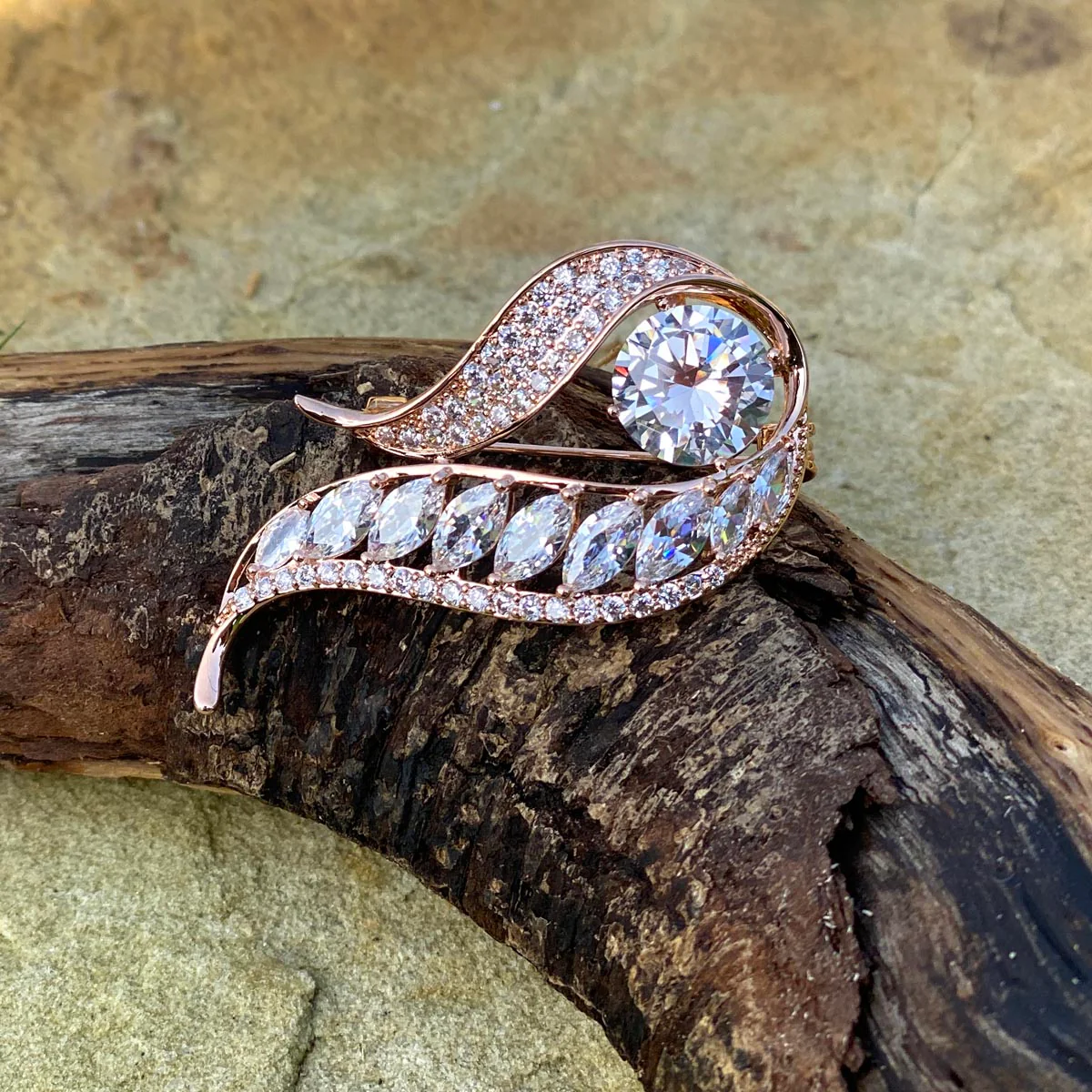 Atlantic Twist Diamante Rose Gold Brooch - Image 3