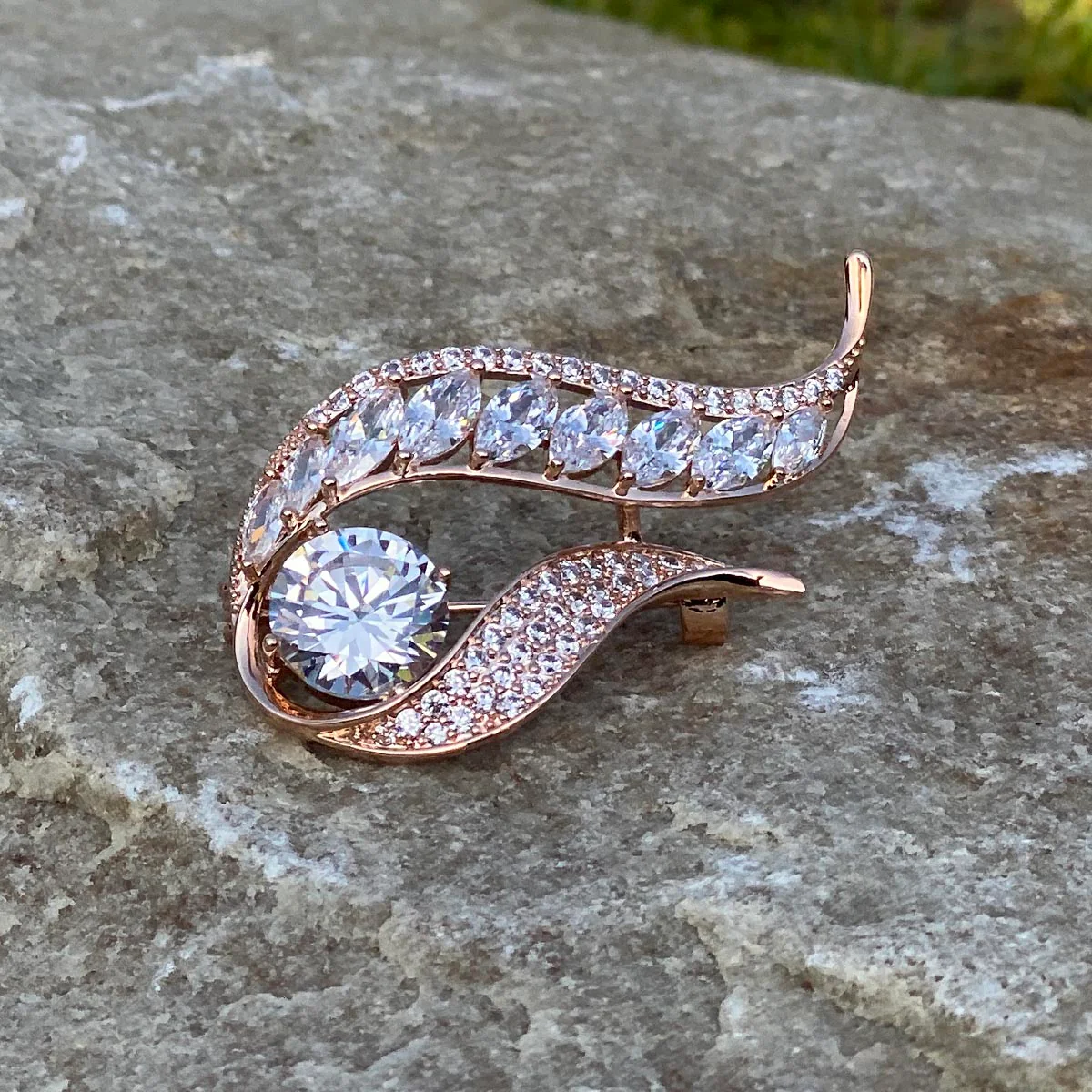 Atlantic Twist Diamante Rose Gold Brooch - Image 4